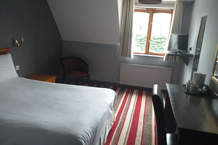 Room 12 of 18