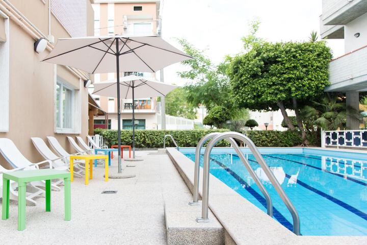 Pool Hotel