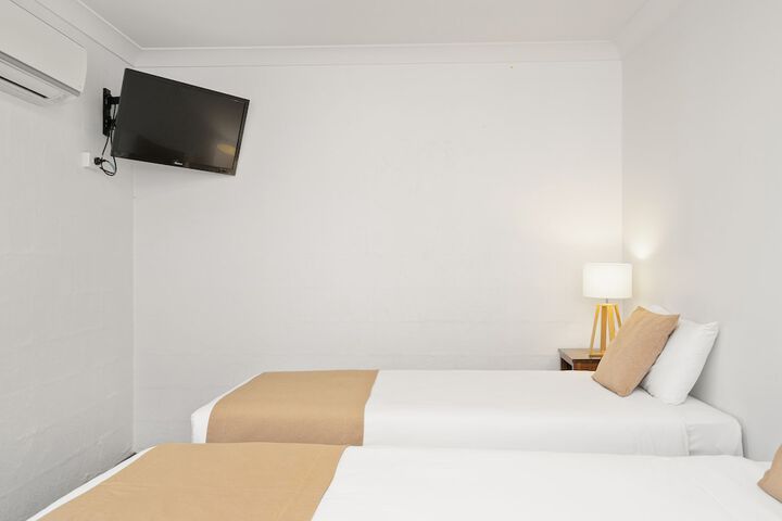 Room 30 of 87