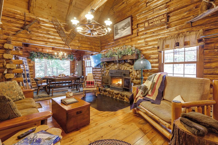 Lake & Beach Access at Lake Luzerne Cabin!