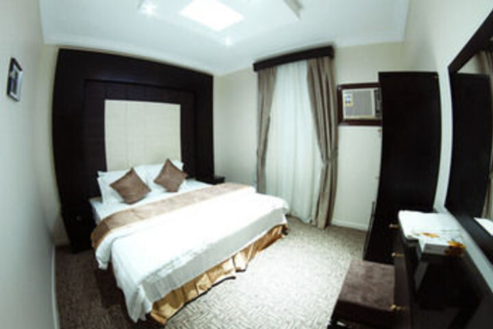 Room 9 of 26