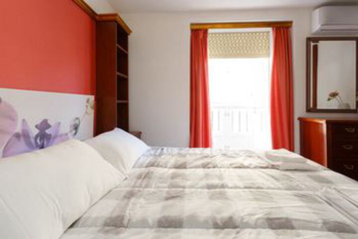 Room 4 of 18
