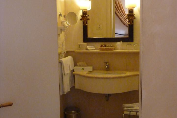 Room 19 of 51