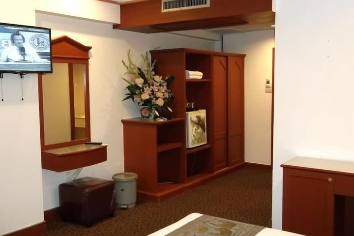 Room 13 of 46