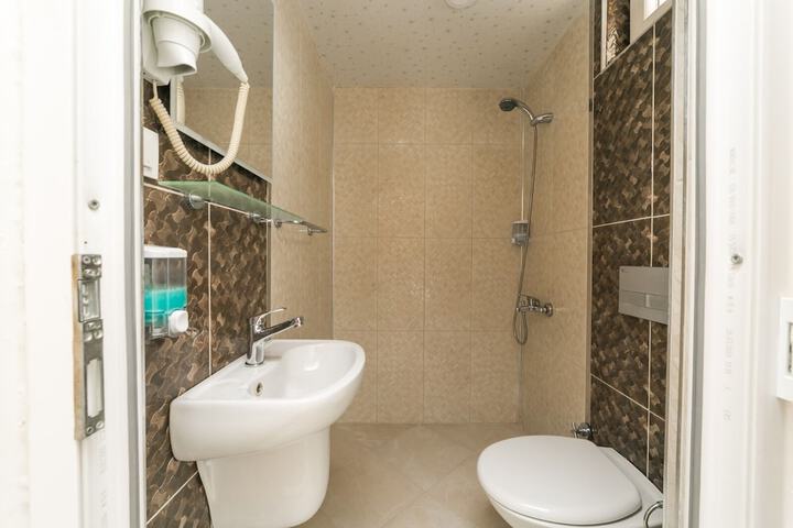 Room 14 of 22