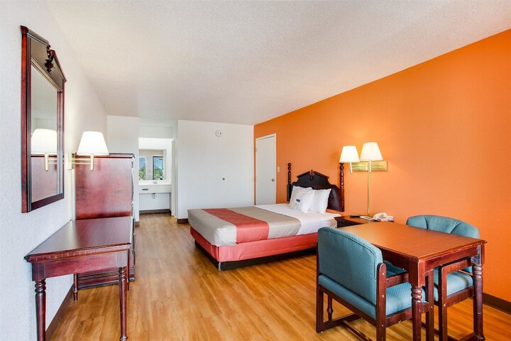 Room 14 of 43