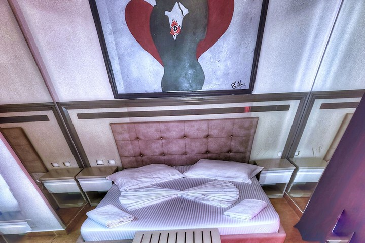 Room 22 of 48