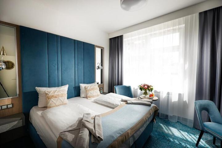 Room 9 of 18