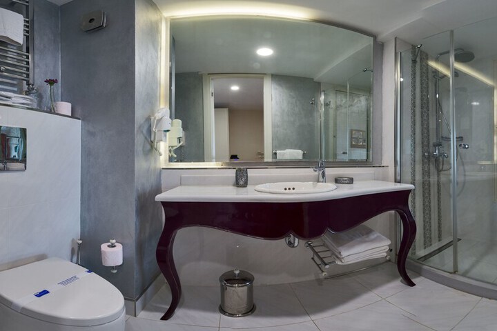 Room 34 of 48