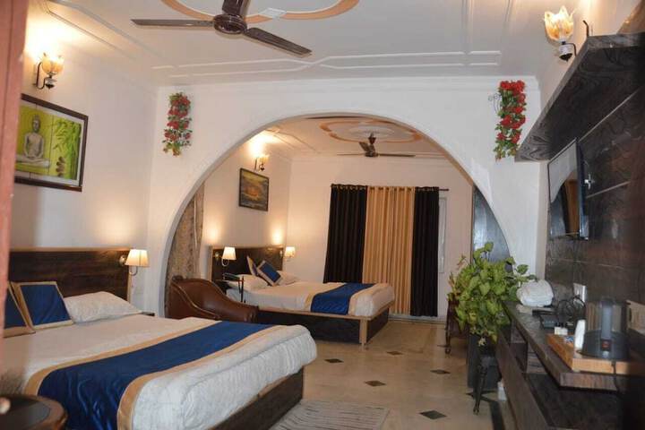 Room 5 of 44
