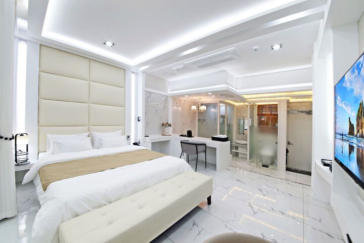Room 18 of 61