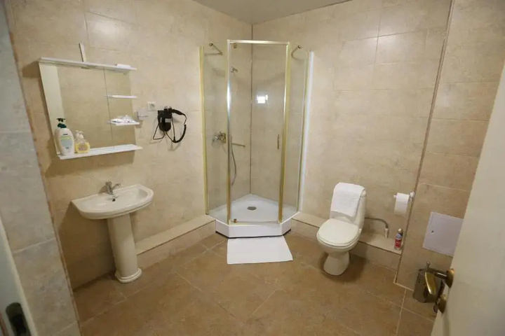 Room 8 of 12