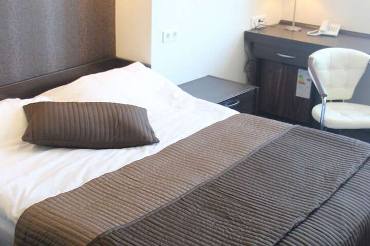 Room 5 of 81