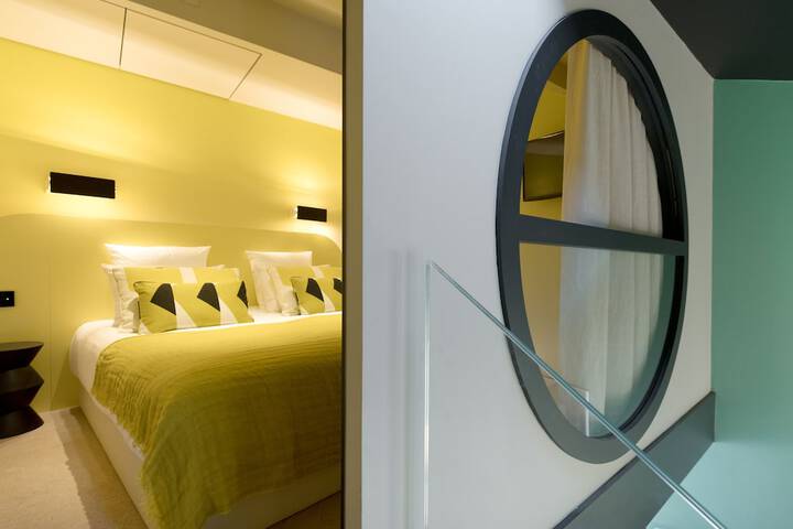 Room 2 of 285
