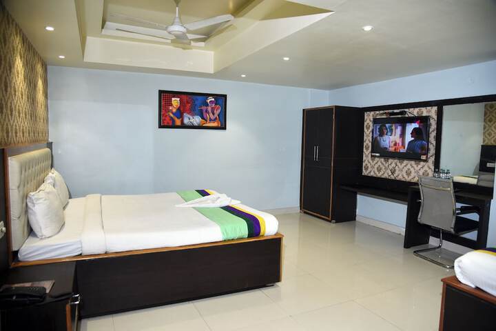 Room 6 of 15