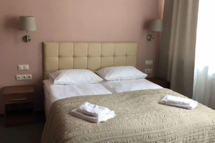 Room 12 of 18