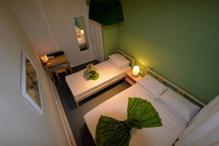 Room 14 of 27