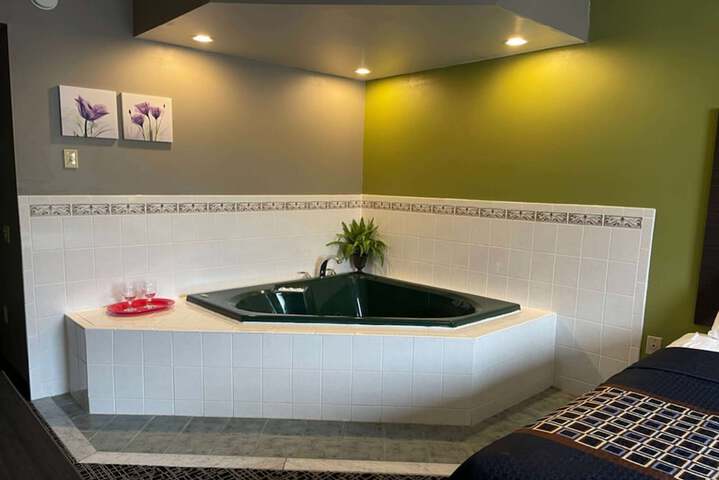 1 King Bed Suite (3 of 13)