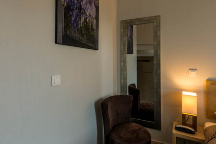 Room 12 of 32