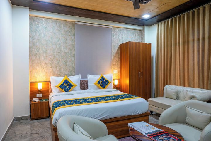 Room 17 of 28