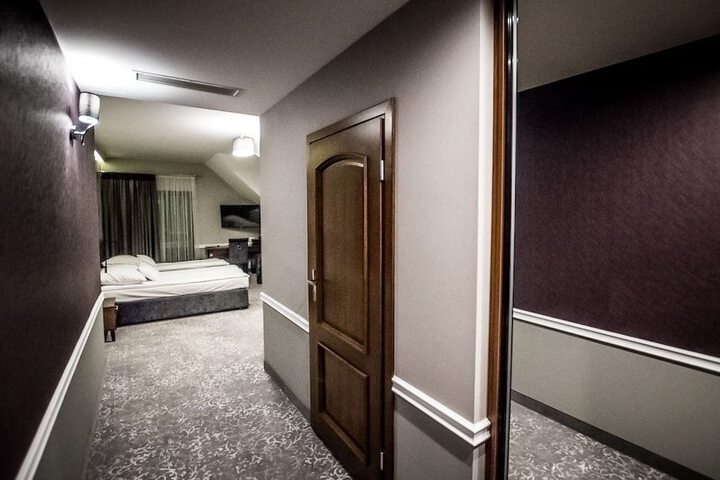 Room 5 of 75