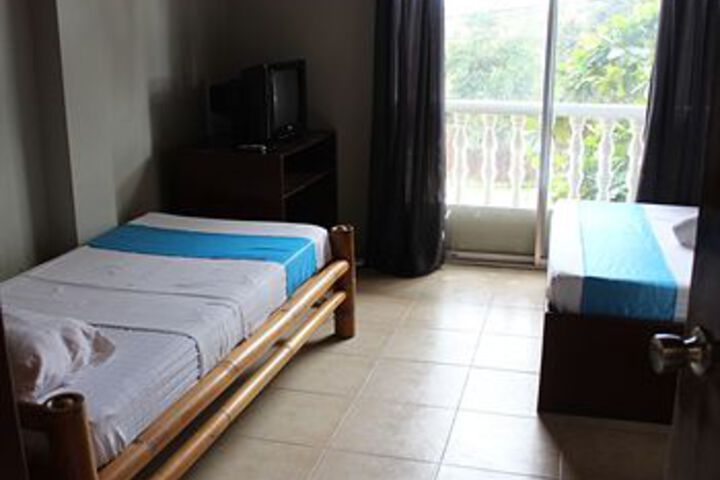 Room 9 of 16