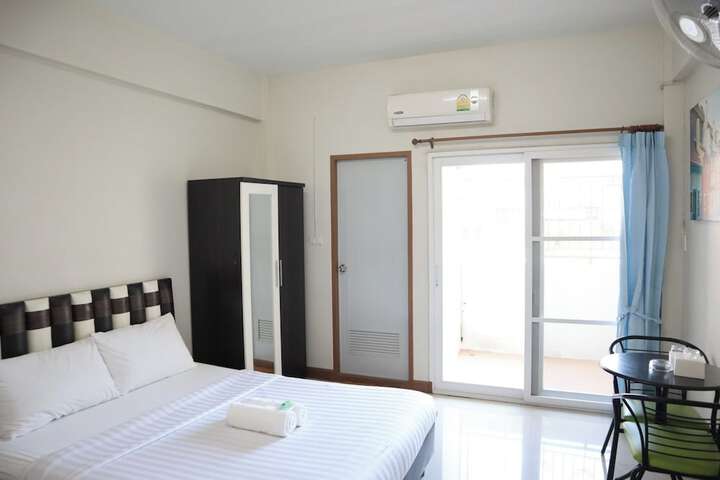 Room 9 of 18