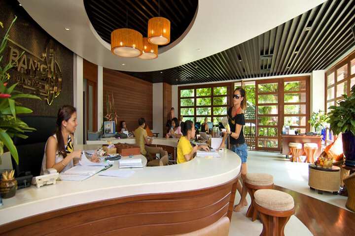 Entrance & Lobby