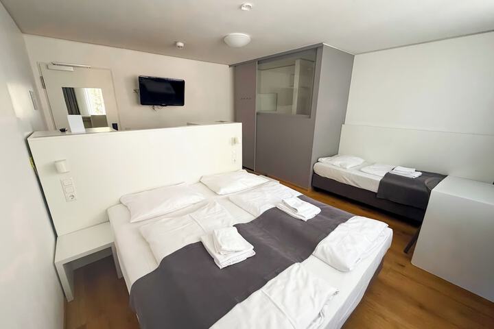 Room 16 of 47