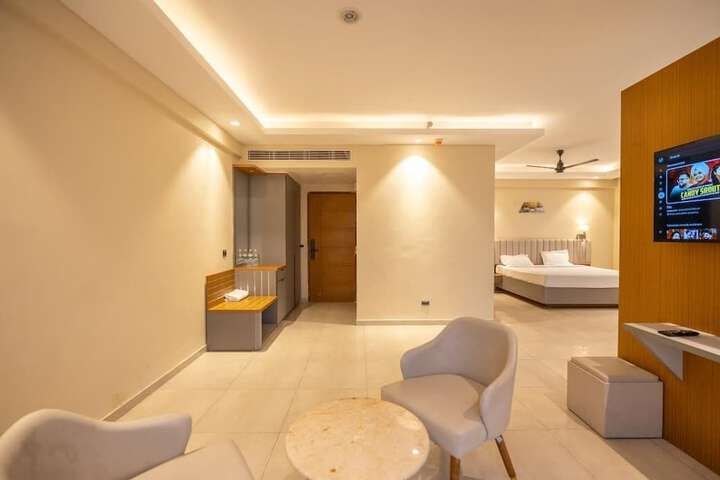 Room 5 of 7
