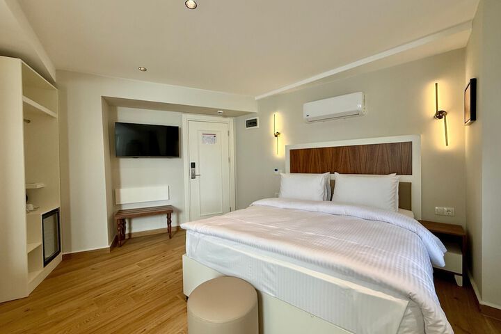 Room 2 of 126