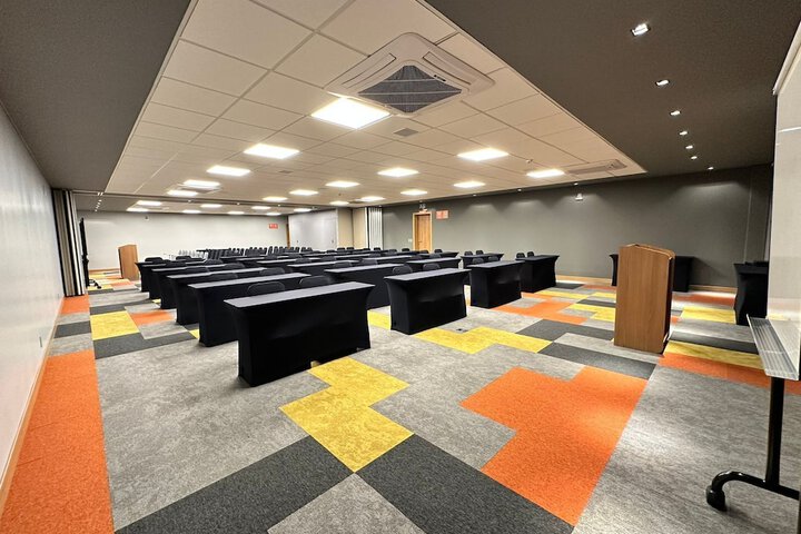 Ballroom/Hall 21 of 25