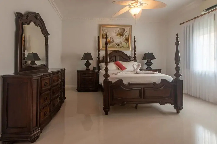 Room 4 of 38