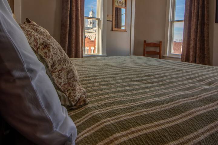 1 King Bed (8 of 40)