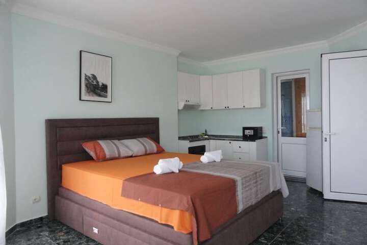 Room 8 of 25