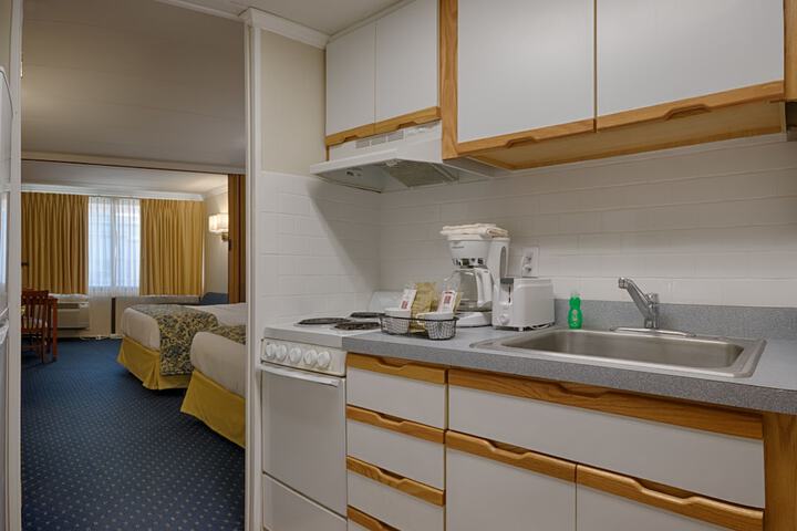 Quadruple with Double Bed (2 of 18)