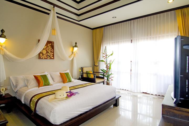 Room 4 of 115