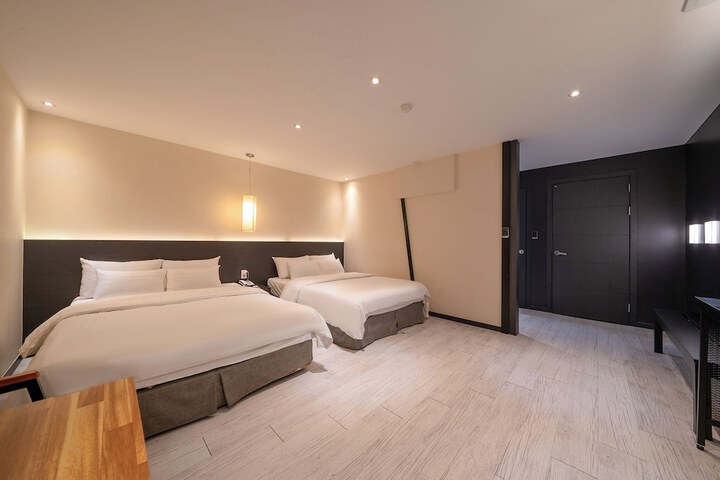 Room 16 of 39