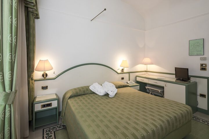 Room 5 of 50
