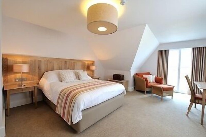 Room 12 of 37