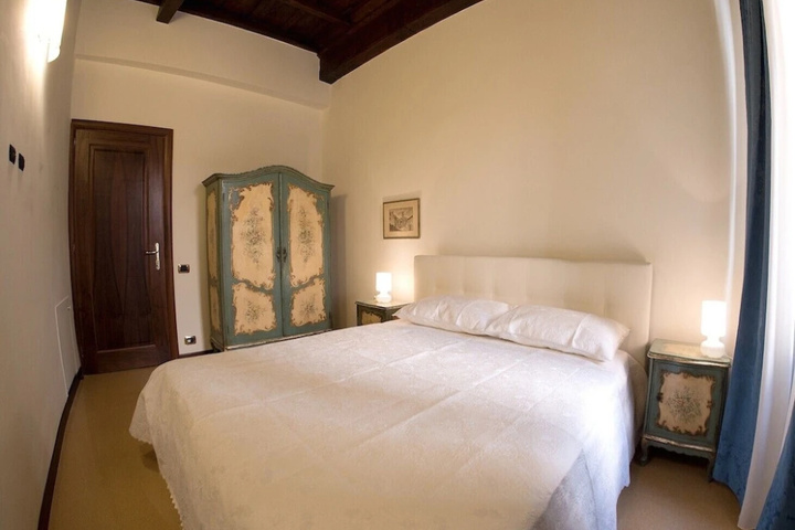 Room 3 of 12