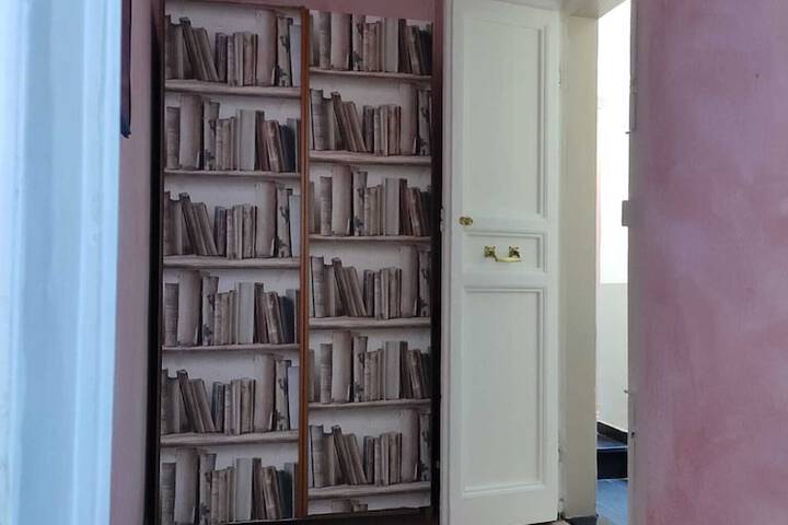 Room 17 of 31