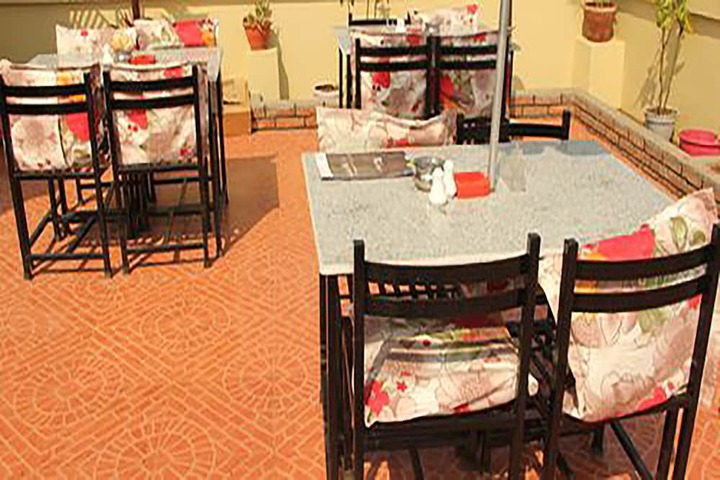 Dining 14 of 18