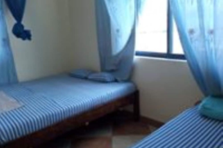 Room 7 of 9