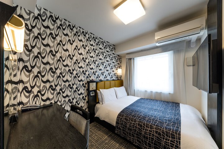 Room 11 of 33