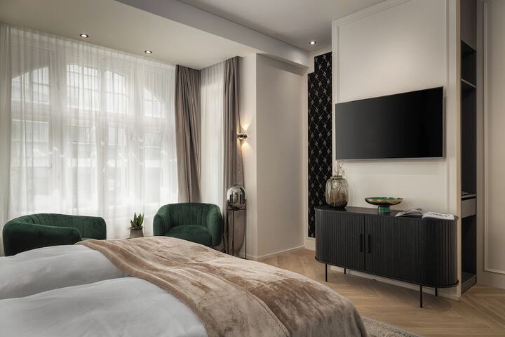 Room 10 of 36
