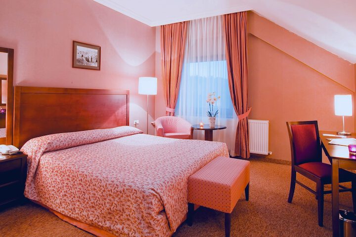 Room 15 of 60