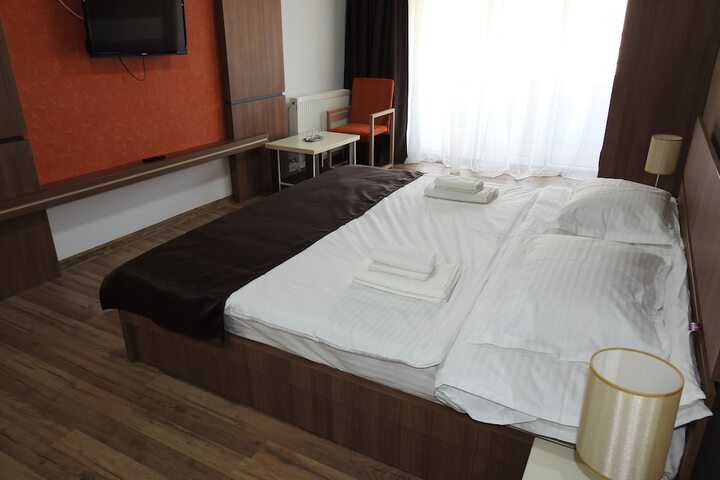 Room 4 of 23