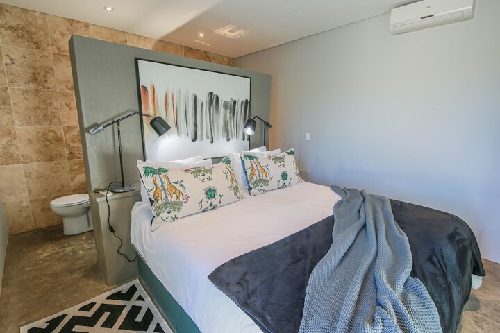 Suite 9 The Village