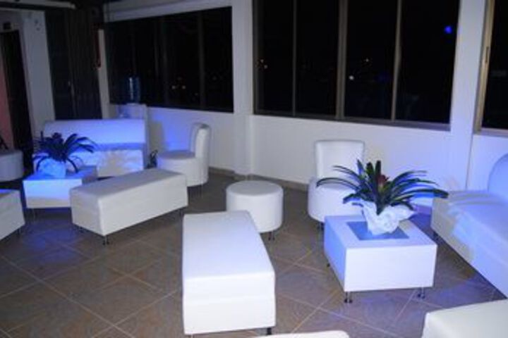 Lounge 22 of 35